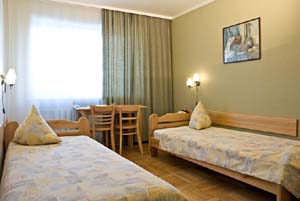 Economy twin with city view, private facilities (shower), and breakfast